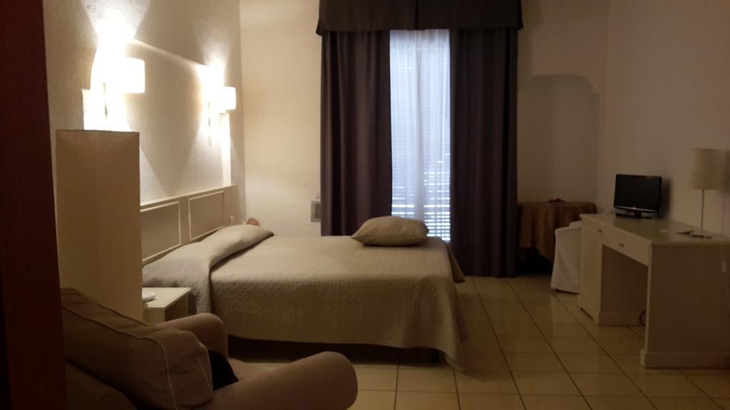 King'S Residence Hotel Палинуро Экстерьер фото